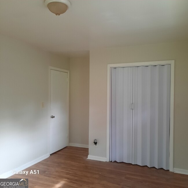 Building Photo - 1638 E Woodberry Ave