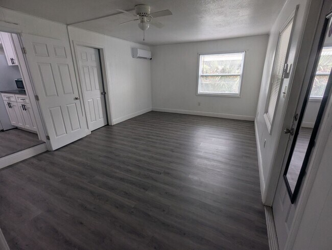 Foto del edificio - 1513 Akron Dr