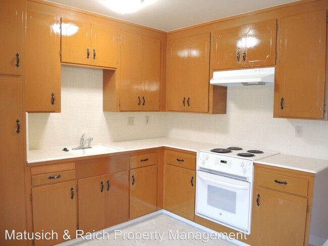 Building Photo - 2 br, 1 bath Apartment - 915 Del Mar Ave
