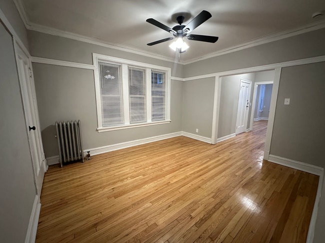 Building Photo - 6422 N Greenview Ave