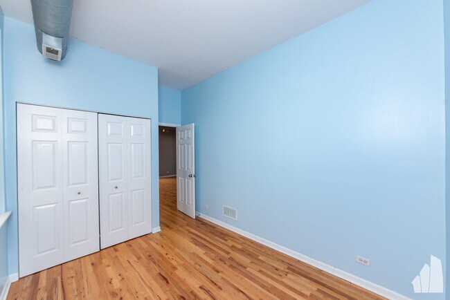 Foto del edificio - 2356 N Elston Ct