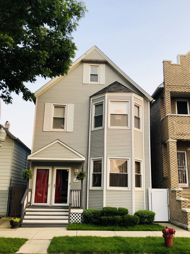 Building Photo - 527 W 46th St