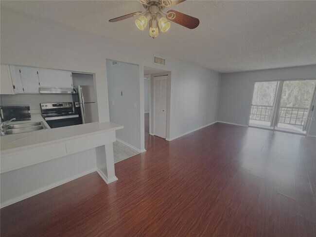 Foto del edificio - 6519 W Newberry Rd