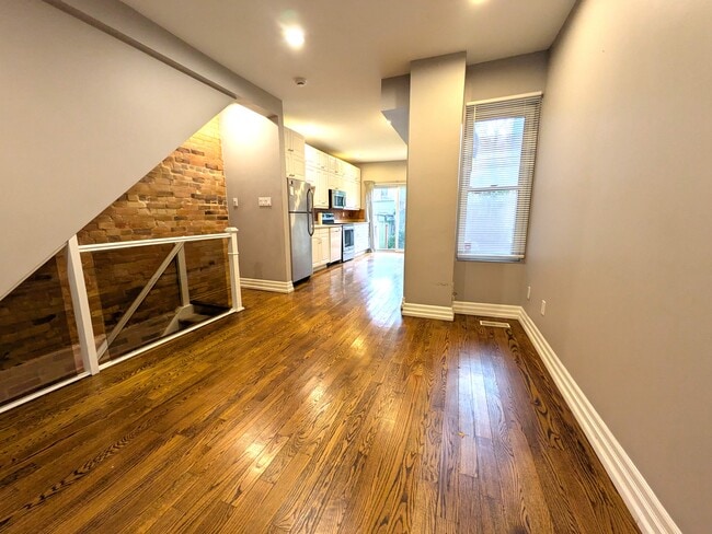 Building Photo - 86 Asquith Ave