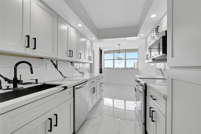 Building Photo - 100 Golden Isles Dr
