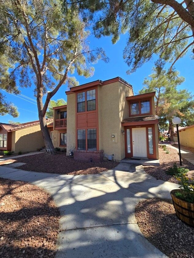 Primary Photo - An Amazing Henderson 3 Bedroom Townhome!!