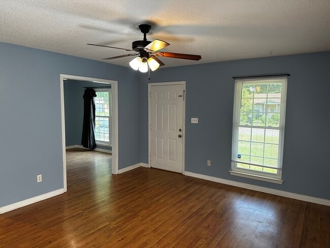 Building Photo - Great home close to Whiting Field