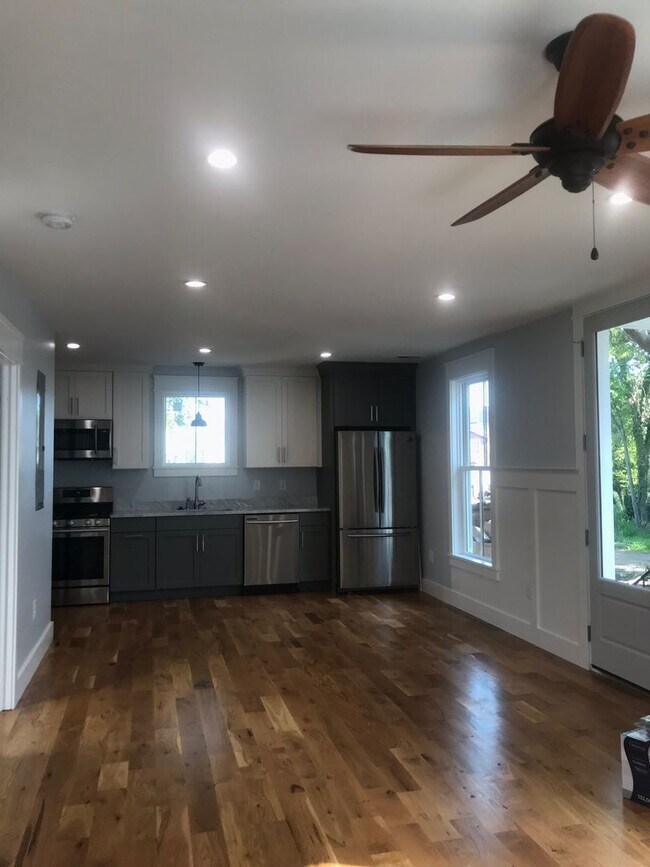 Photo - 52 America St Apartment