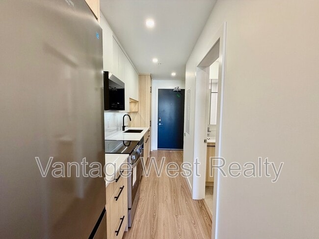 Building Photo - 1380-1380 Pridham Ave