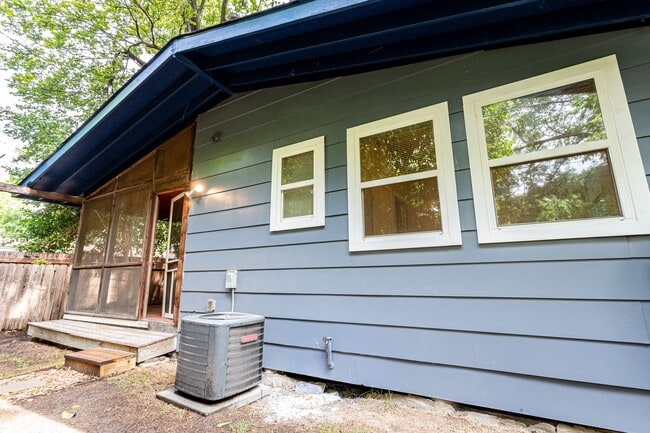 Building Photo - 1909 Morrow St