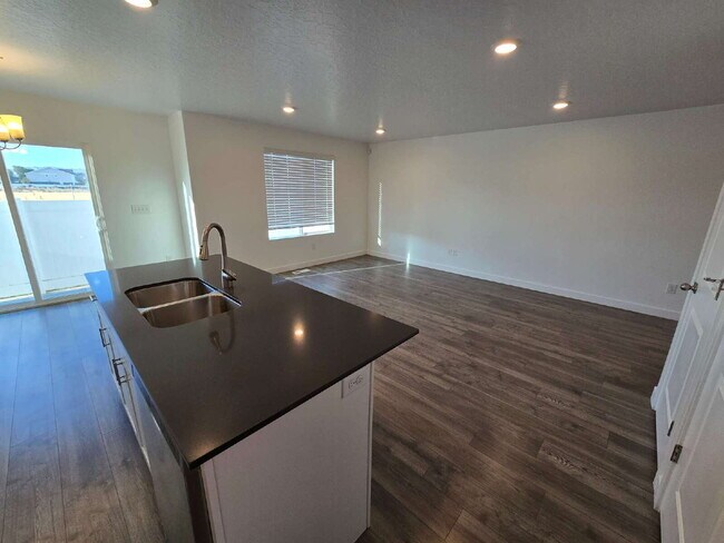 Building Photo - Adorable 4 bedroom Townhome for Rent in Northshore Community