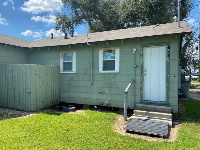 Foto del edificio - Quiet Duplex!