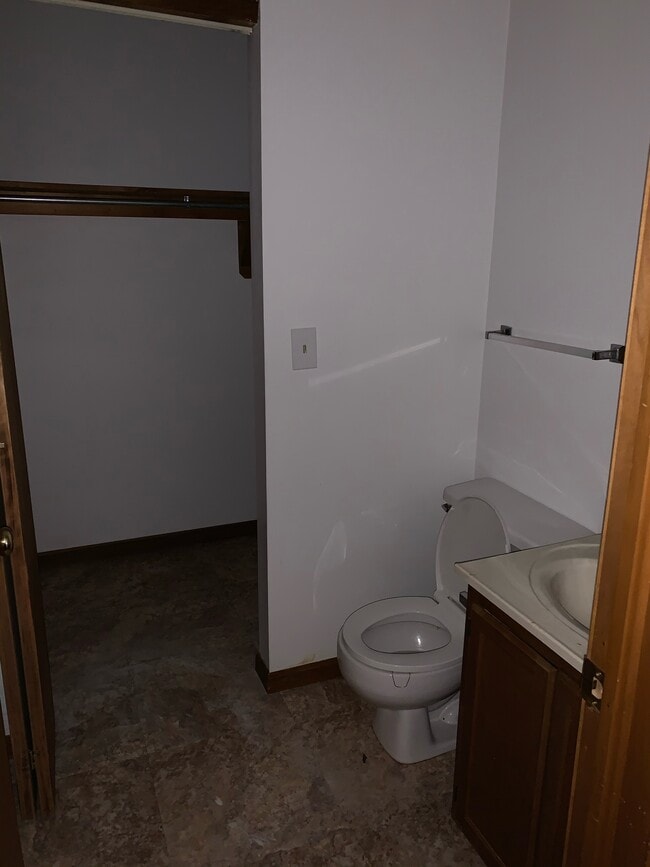 1/2 bath - 117 McGrew Dr