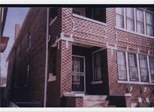 Building Photo - 6837 S Maplewood Ave Building Photo - 6837 S Maplewood Ave