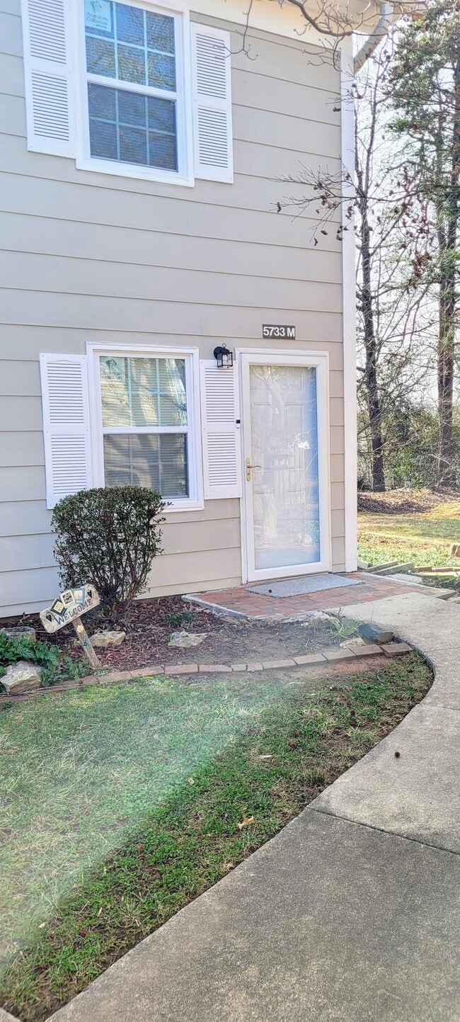 Building Photo - 5733 Bramblegate Rd