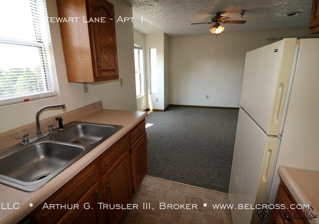 Building Photo - 100 Stewart Ln