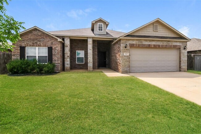 Building Photo - 909 N Donald Way