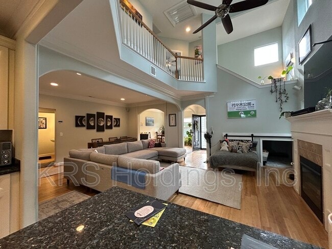 Building Photo - 3112 Pretty Lake Ave