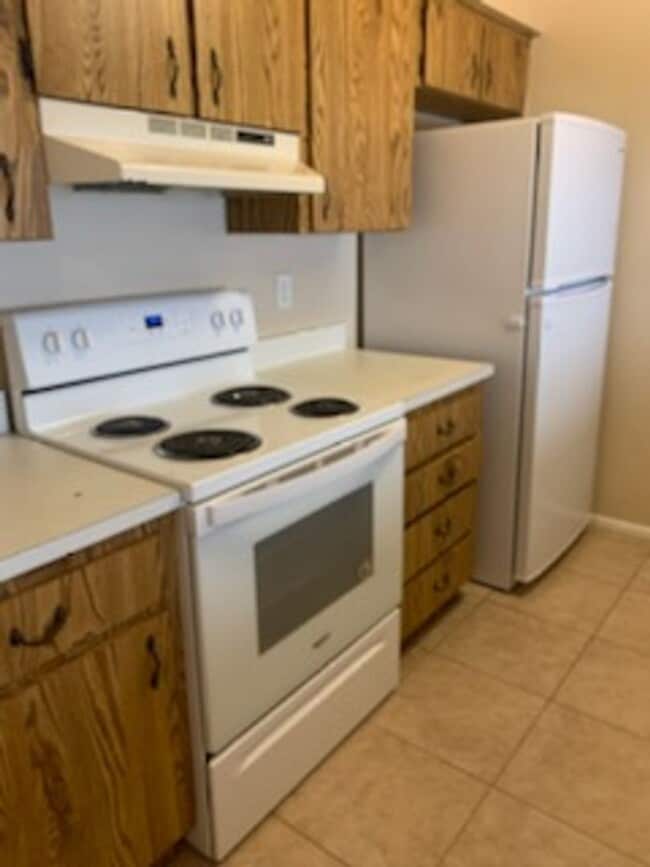Building Photo - Two Bedroom One And a Half Bath Townhome -...