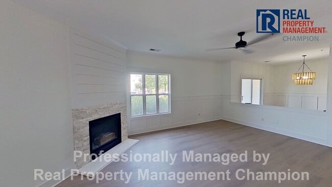 Beautifully Updated 2 BD/2 BA with Screened Porch & Modern Finishes - Beautifully Updated 2 BD/2 BA with Screened Porch & Modern Finishes Apartment