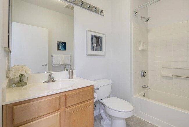 Building Photo - Newly Renovated Unit in Prime Location