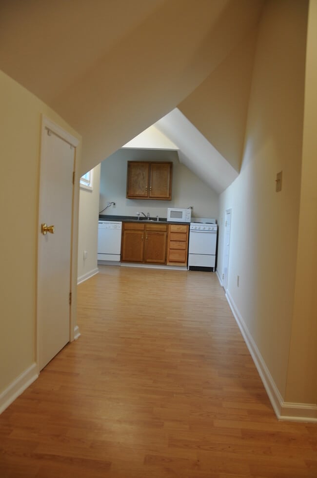 Building Photo - 337 S Broadway Park