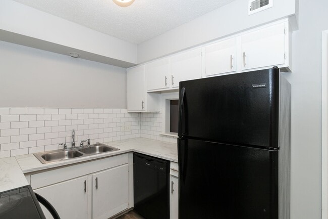 Building Photo - 5135 NE Chouteau Trafficway