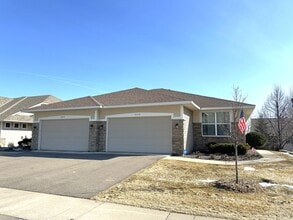 Building Photo - 6218 Shadyview Ln N