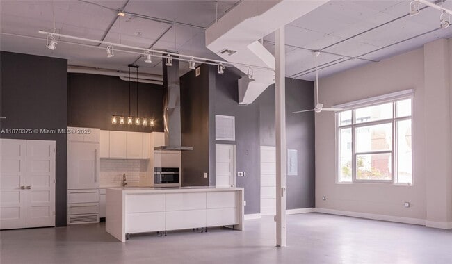 Building Photo - 250 NW 23rd St