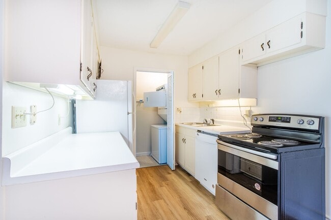 Building Photo - Convenient To Downtown Brevard