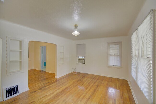 Building Photo - 2410 S Williams St