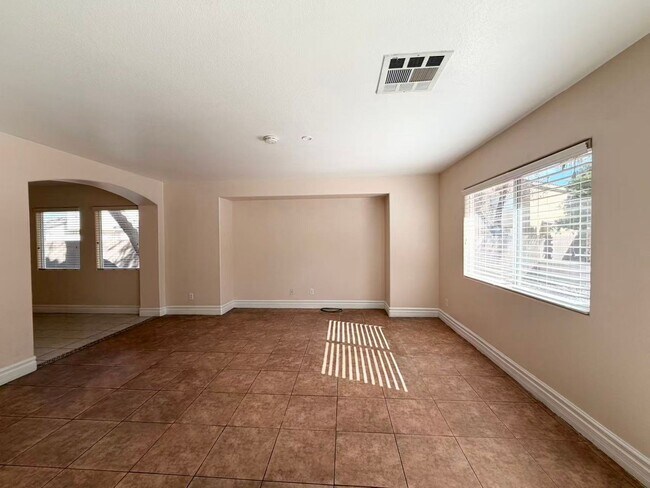 Building Photo - Beautiful single-family house