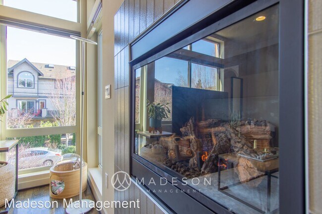 Foto del edificio - 3 br, 2.5 bath House - 7447 4th Ave NE