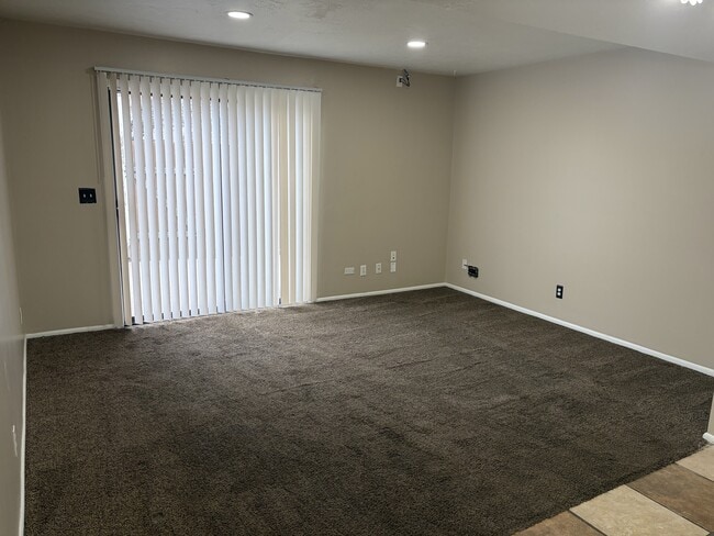 Building Photo - 195 S Fort Ln