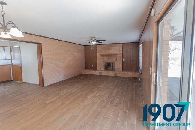 Building Photo - 927 Barbour Ave