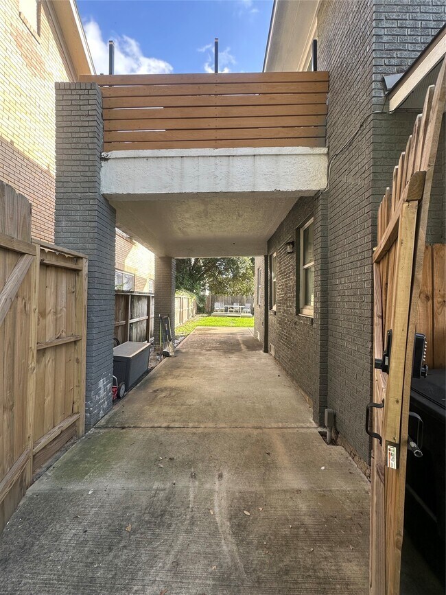 Foto del edificio - 2108 Berry St