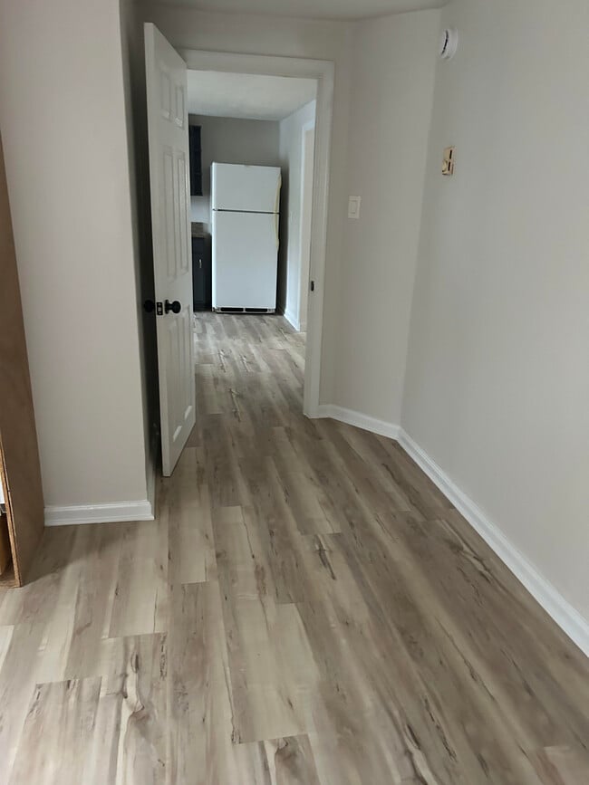 Building Photo - 854 W Washington St