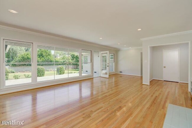 Building Photo - 4 br, 2 bath House - 4644 Vineta Ave