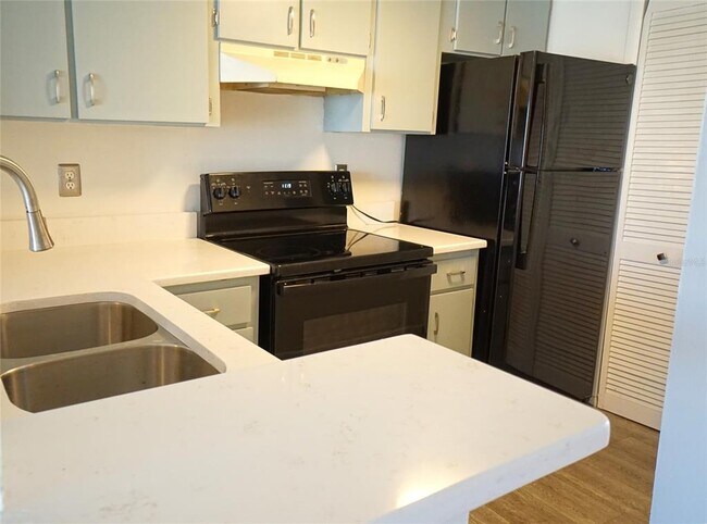 Foto del edificio - 3829 S Lake Dr