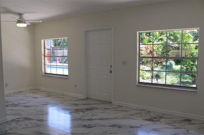 Foto del edificio - 1405 Miami Rd