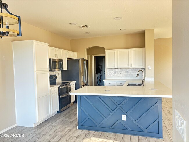 Foto del edificio - 3399 E Meadowview Ct