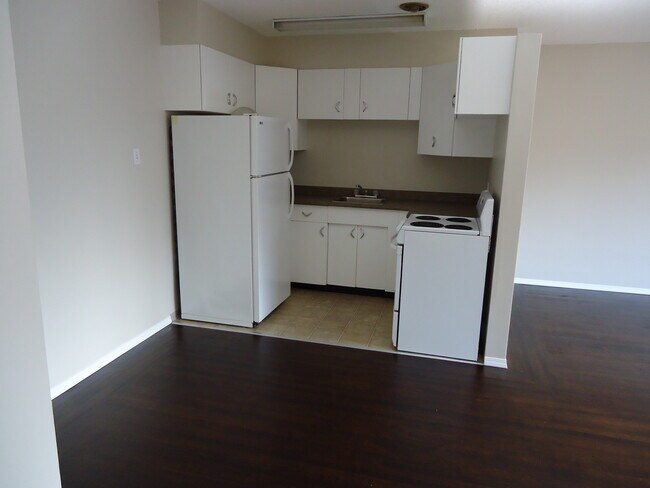 Building Photo - Prince Charles Apartments