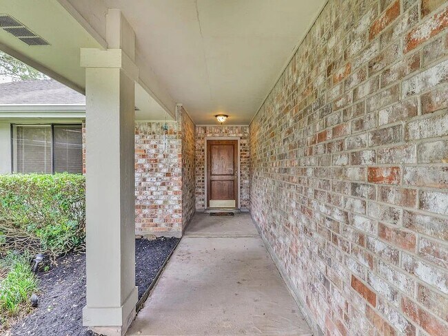Building Photo - 22019 Knoll Lake Ln