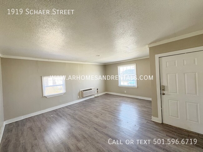 Building Photo - 1919 Schaer St