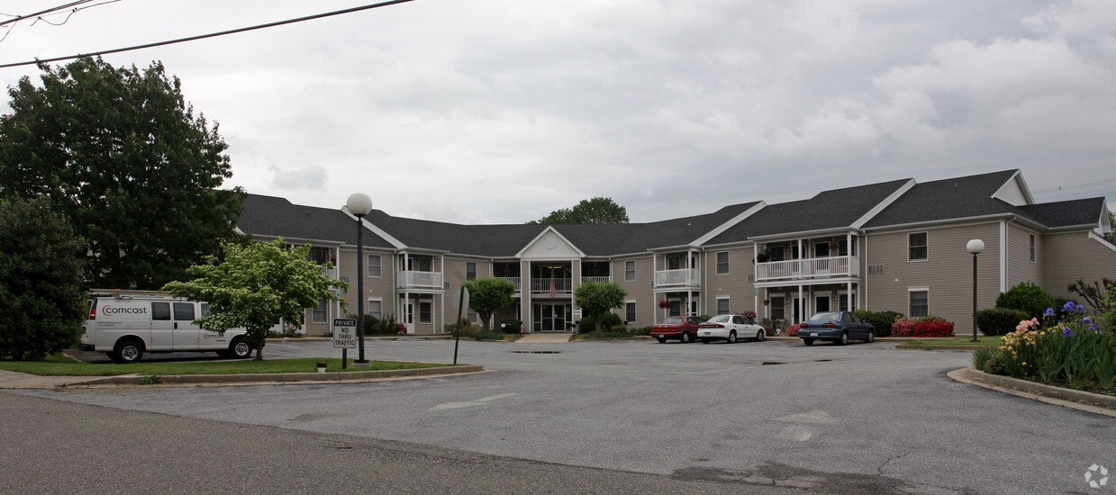 Primary Photo - Moser Manor Apartments