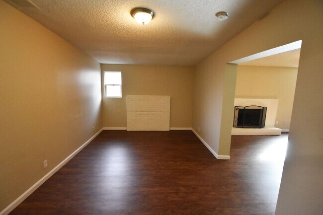 Building Photo - 543 San Remo St