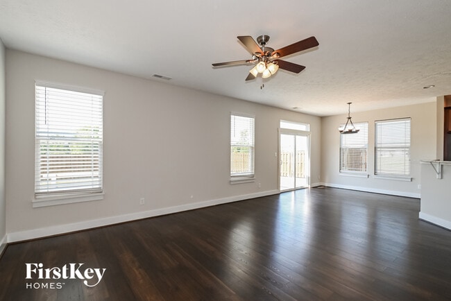 Building Photo - 607 Albermarle Dr