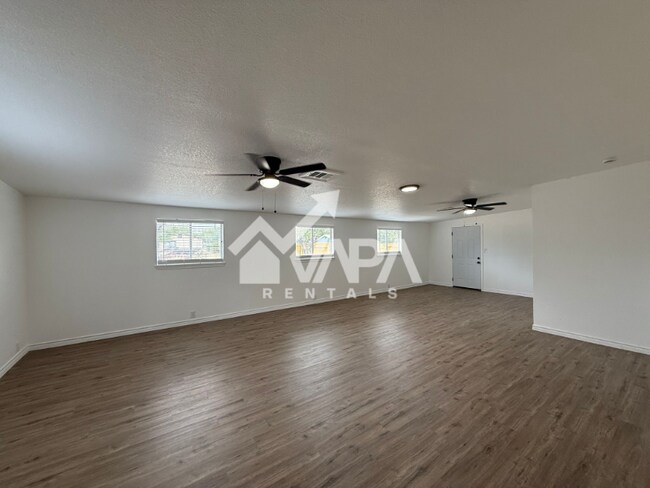 Building Photo - 315 Jamaica Dr