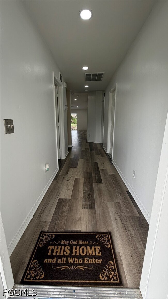 Foto del edificio - 5046 Locke Ln