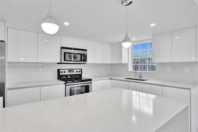 Foto del edificio - 606 NW 107th Ave